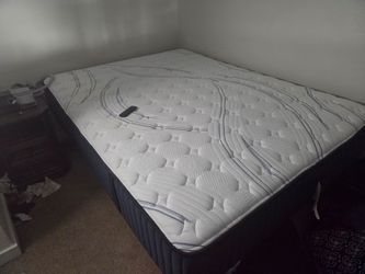 Queen size with adjustable base