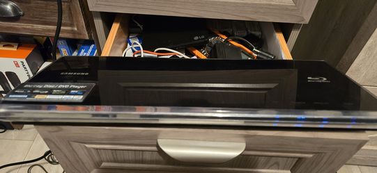 Samsung  BluRay Player NEEDS POWER ADAPTER (TESTED WITH UNIVERSAL)