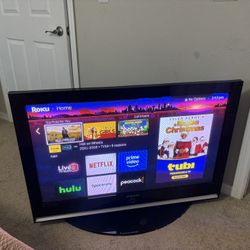 Samsung TV 42 Inches + Roku