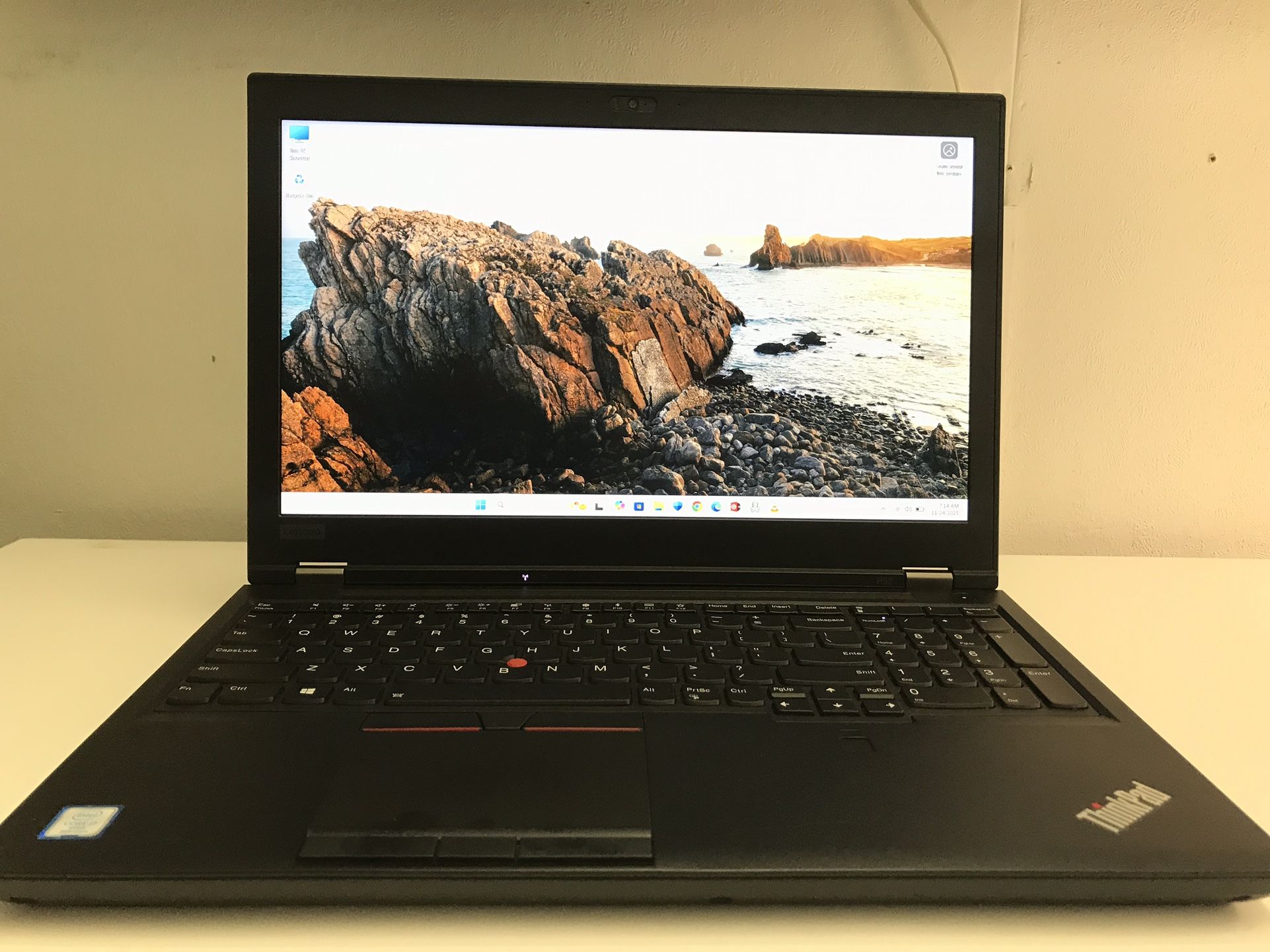 **Lenovo ThinkPad P52 Laptop  Core i7/Quadro P2000** *Windows 11  Full Activate.  ** Price $280 