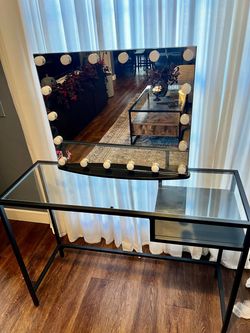 Vanity Mirror with LED Lights (20" x 24") – Excellent Condition