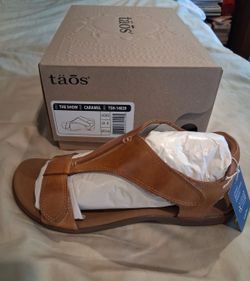 Brand New Taos The Show Sandal, Caramel