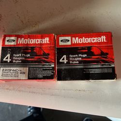 Brand new eight spark plugs for Ford