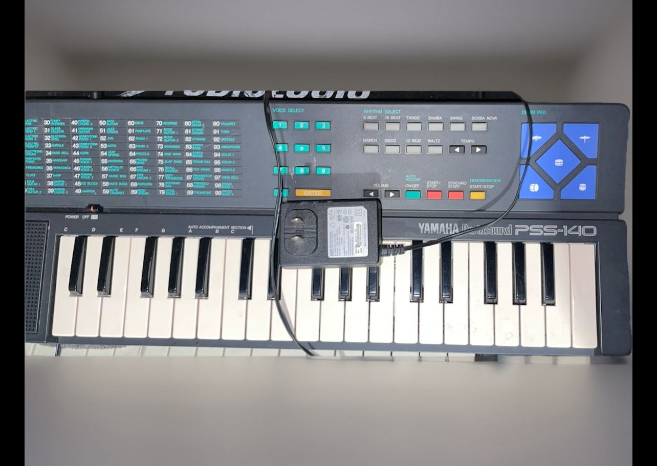 Yamaha PortaSound PSS-140 Electronic Keyboard Synthesizer w/ Power Supply Box & Manual Tested 
