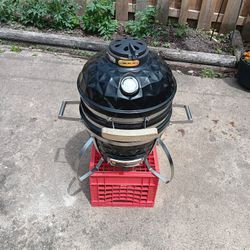 Visions Grills 13 Kamado Egg