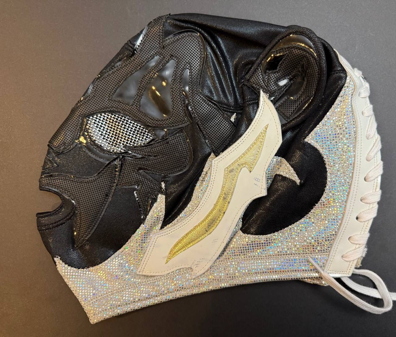 wrestler mask "kenut" black white gold