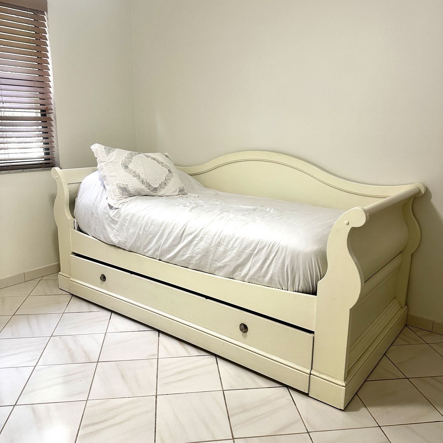 Solid Wood Twin Trundle/drawer Bed