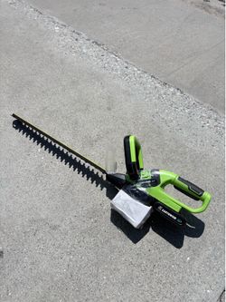 Earthwise cordless electric hedge trimmer
