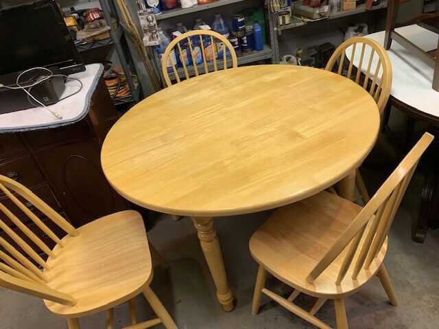 Round Kitchen or Dining Table with Four Chairs