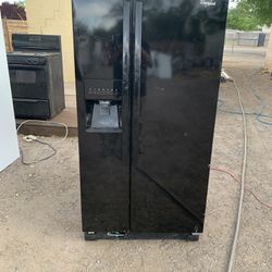 Whirlpool Black Stainless Steel Refrigerator For Sale $100 Or Best Offer