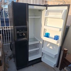 Refrigerator 