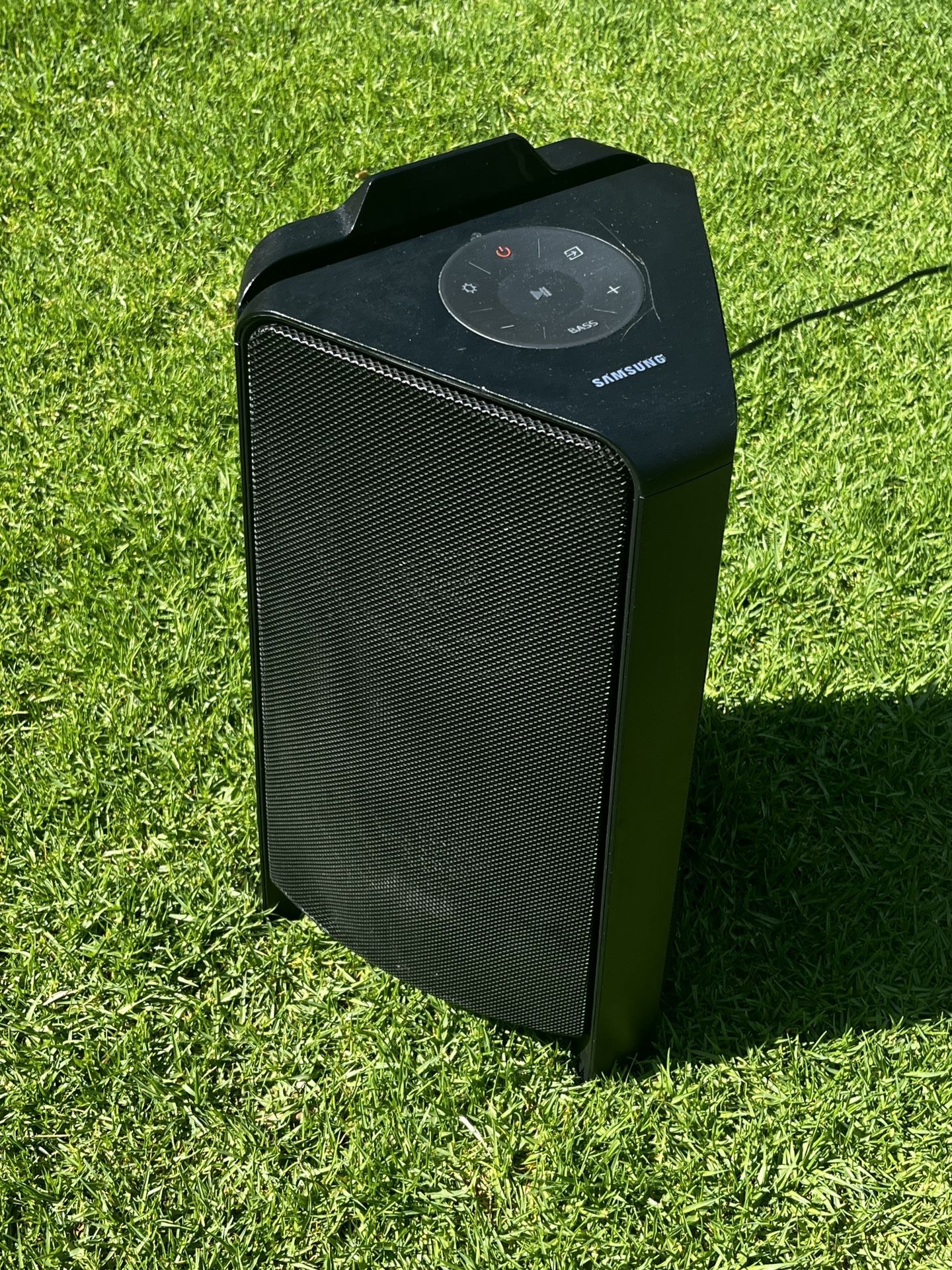SPEAKER: Samsung MX-T40 300W Sound Tower Wireless Bluetooth Speaker