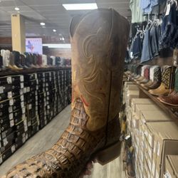 cocodrilo type brown boot