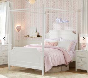 Girls Pottery Barn Ava Regency Canopy Bed & Canopy Sheers