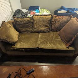 Good Condition Couch ($75) & Kitchen table + 4 Chairs ($50)