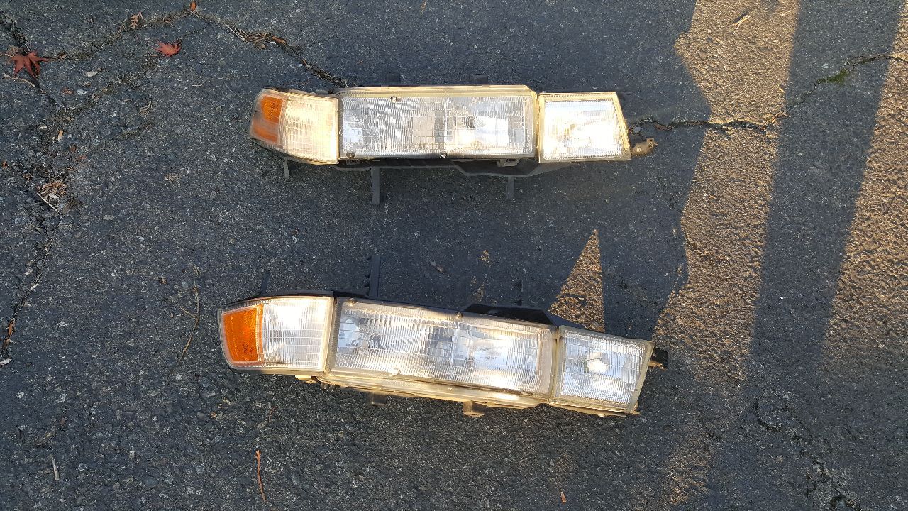 92 - 94 Acura vigor headlight set