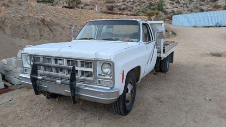 1979 Chevy C30 3500 Flatbed 4 speed stick shift truck square body dually 350