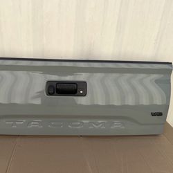 2018-2023 Tacoma Tailgate 