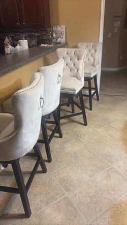4 Bar Stools