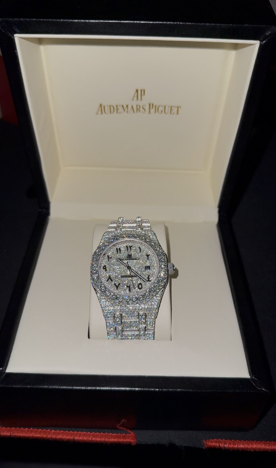 MOISSANITE WATCH/ WILL PASS DIAMOND TESTER