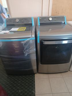 LG Washers And Gas Dryer Set