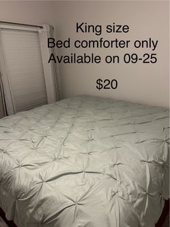 Moving sale | King Bed Comforter with pillow cases