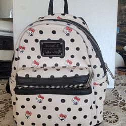 HELLO KITTY LOUNGFLY BACKPACK IN EXCELLENT CONDITION 