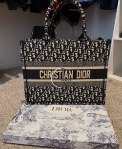 Dior purse