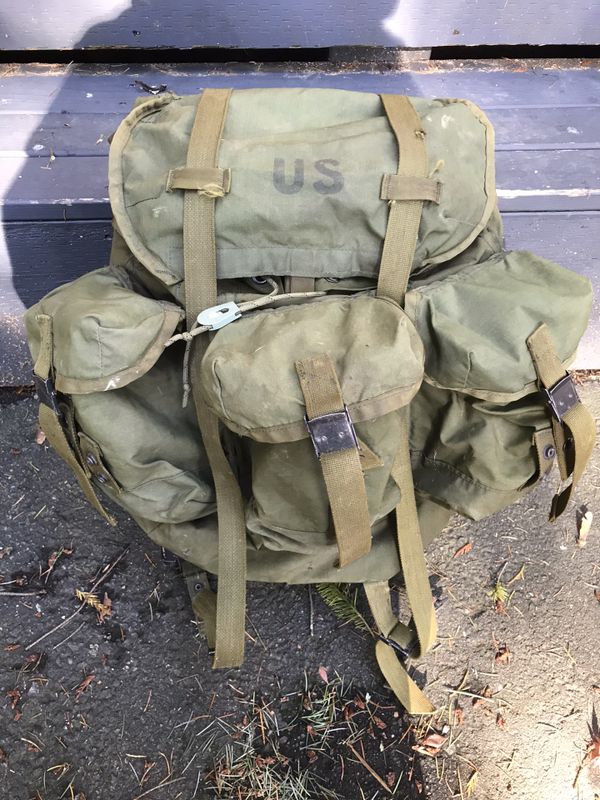 Vietnam to Gulf war era US Army backpack with frame for Sale in
