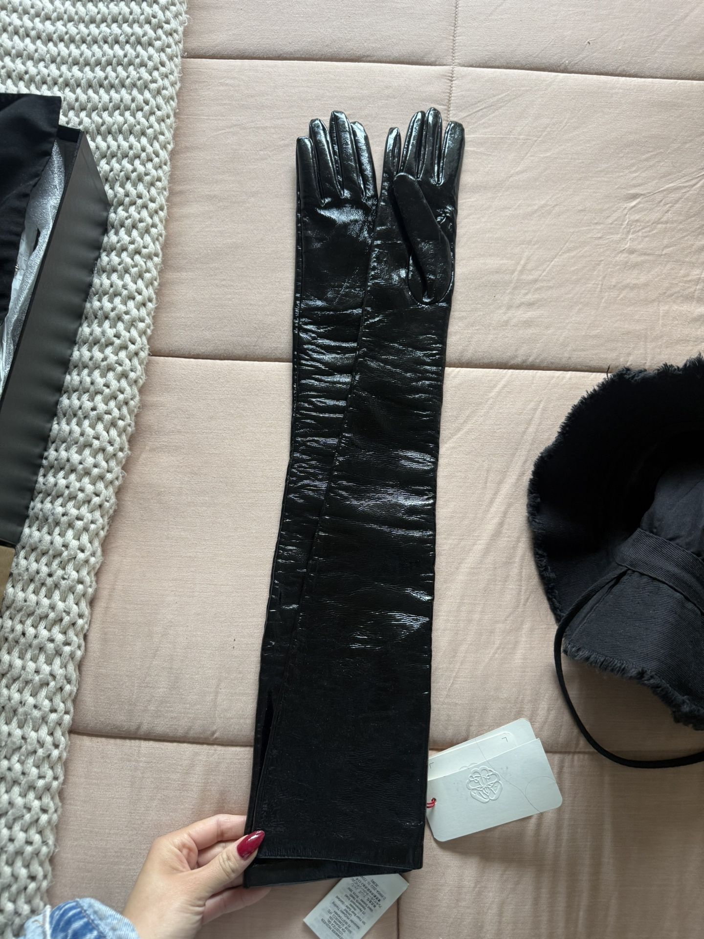 Alexandra McQueen BLACK GLOVES