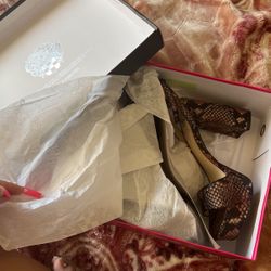 VINCE CAMUTO HEELS 