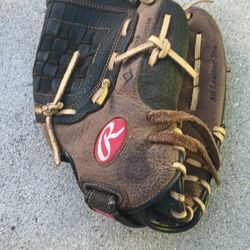 Rawlings Baseball Glove 
