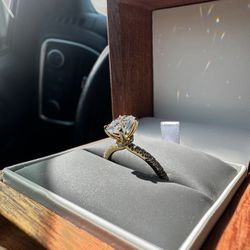 Engagement Ring Oval W Hidden Halo