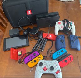 Nintendo Switch V1 Bundle + 4 Joy-Cons, HORI Split Pad, Mario Odyssey & Extras