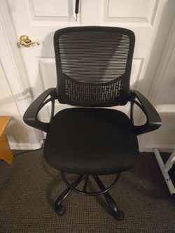 Black Mesh Office Chair with Armrests