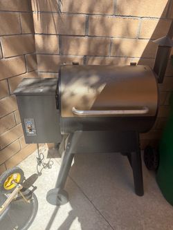 Traeger Pellet Smoker BBQ Grill – Pro 22