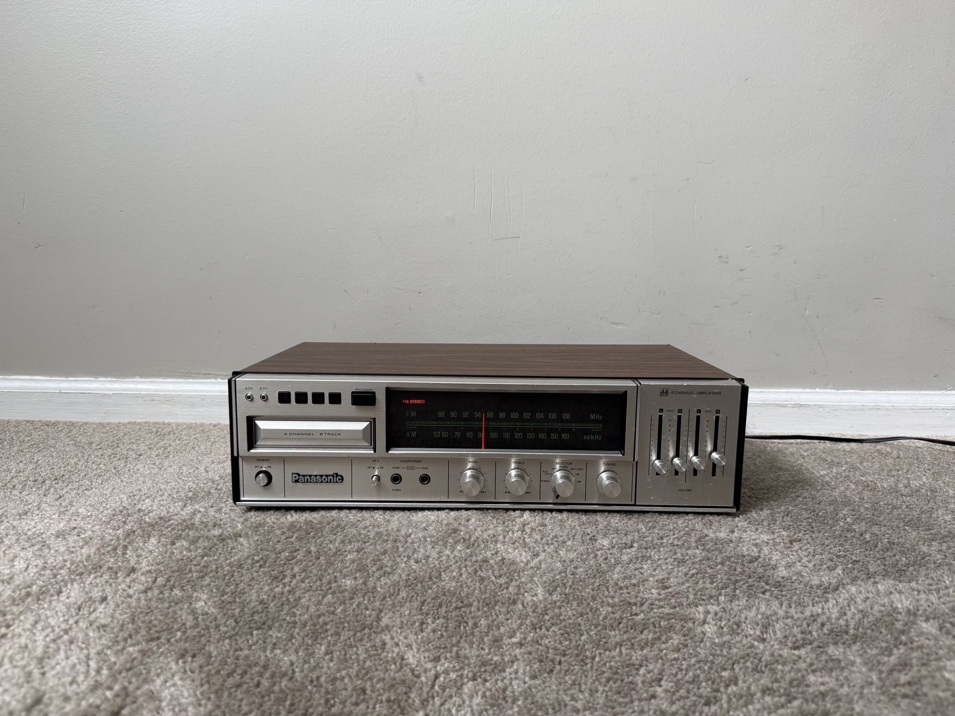 Panasonic RE-8585 Quad 4 Channel Home Stereo AM FM Receiver 8 Track Tape Player