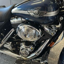 Harley 2003 Anniversary Edition Gun Metal Blue Carbarated 4500 Miles New Tires Sissy Bar And Luggage Rack Sweet Bike  And Not Fuel Injection