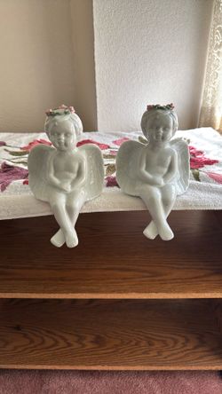 Sitting Angels 