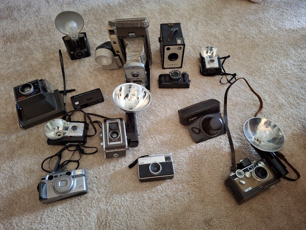 Lot Of 12 Antique Cameras 📷