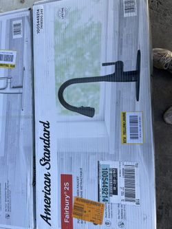 American Standard Fairbury 2S Single-Handle Pull-Down Sprayer Kitchen Faucet in Matte Black