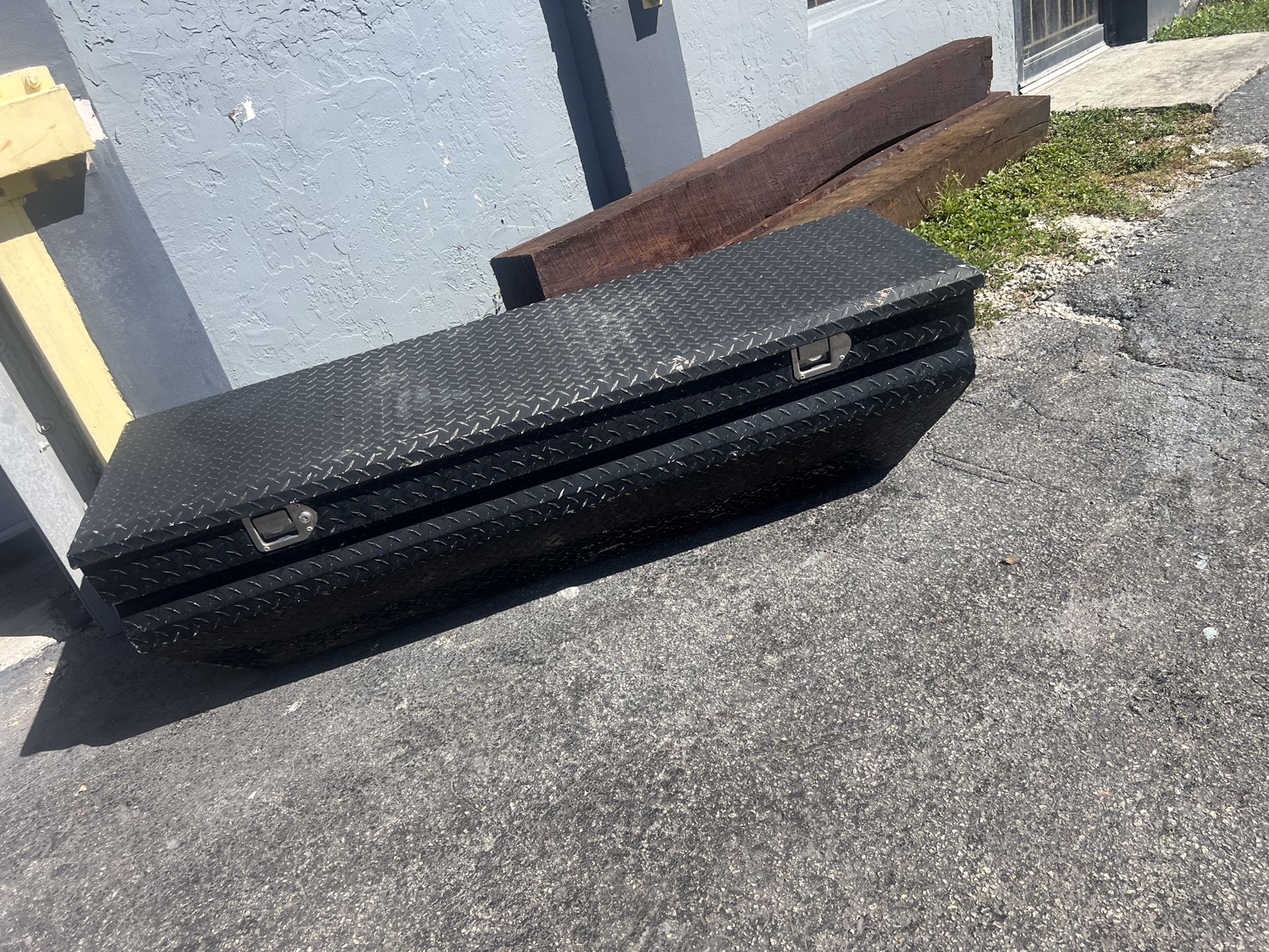 Truck- back bed tool box