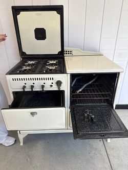 Vintage Wedgewood gas stove