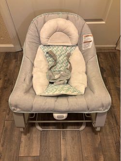 Vibrating baby rocker