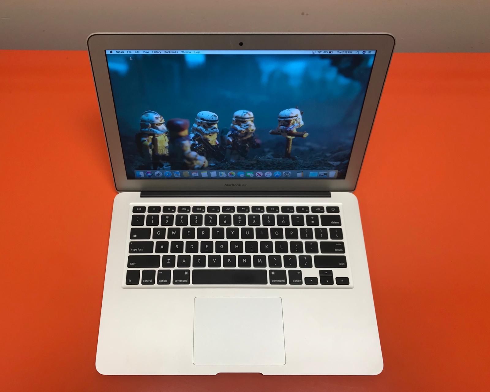 Apple MacBook Air 2017 i5 8GB 256GB flash storage!!!