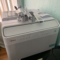 Like New  Window Air Conditioner AC 