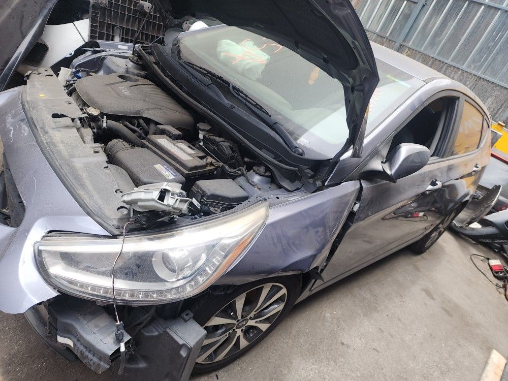 2017 Hyundai Accent Hatchback Only Parts solamente partes