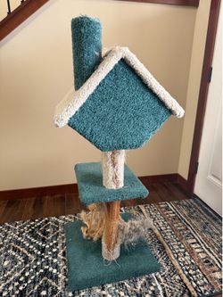 Strong solid Preowned cat Scratch Post tree house