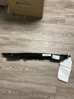 25-26 Cadillac XT5 New Genuine Center Radiator Support 1(contact info removed)