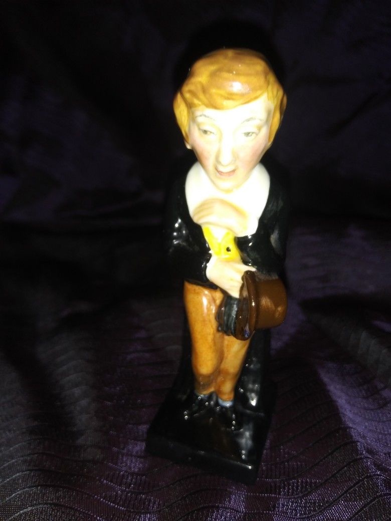 VINTAGE ROYAL DOULTON DAVID COPPERFIELD-DICKENS CHARACTER BONE CHINA FIGURINE
Excellent Condition!!
**Bundle and save with combined shipping**